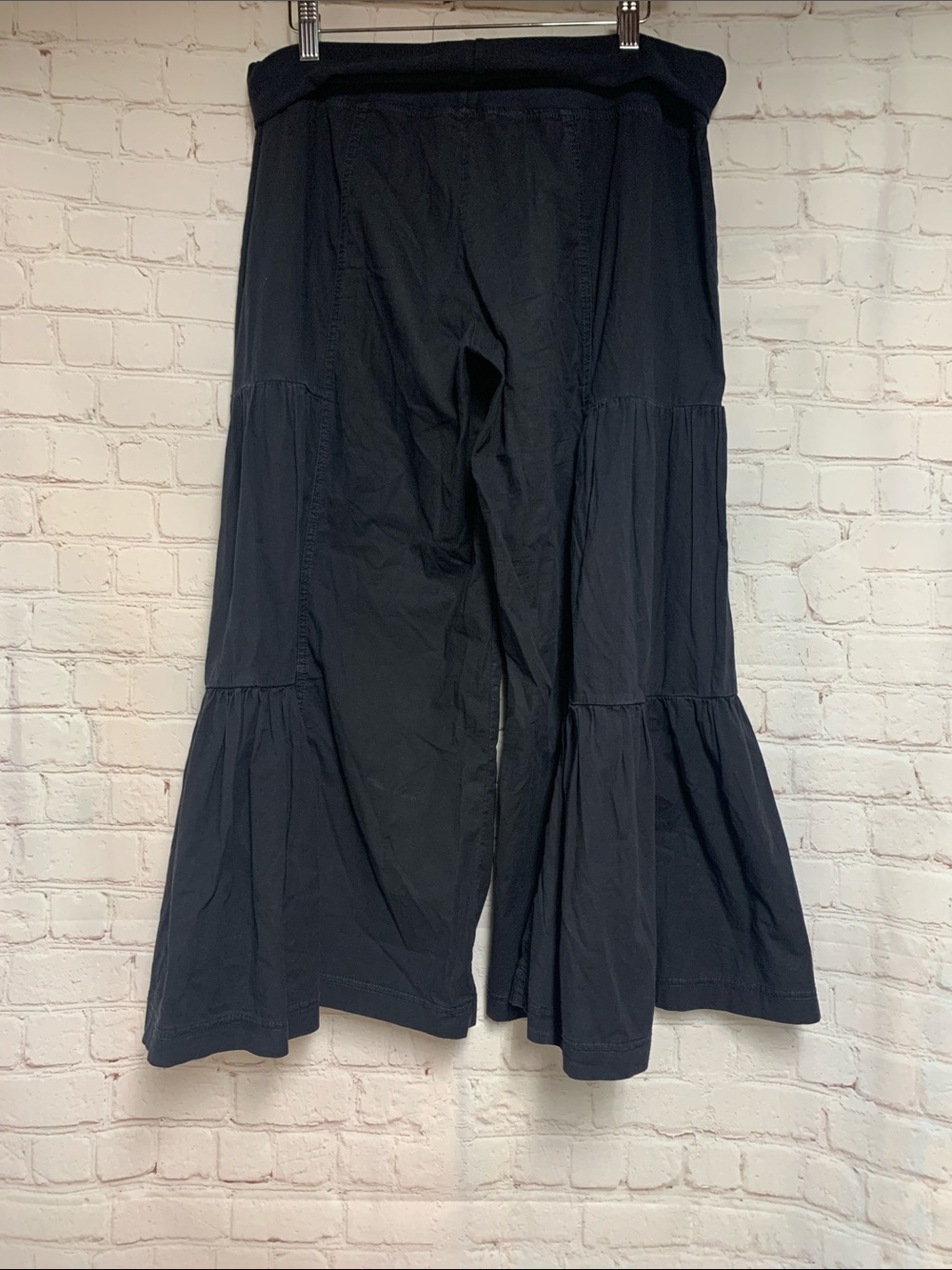 XCVI Wide Leg Ruffle Crop Pants Size L - Picture 4 of 4